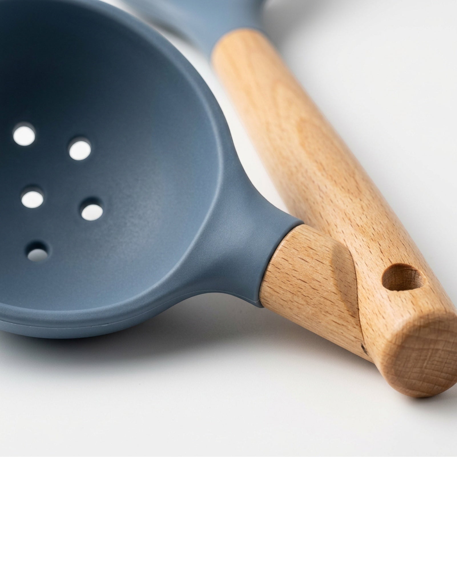 Heoub Wood-Handle Silicone Perforated Scoop 32 cm Slate Blue - Detail view